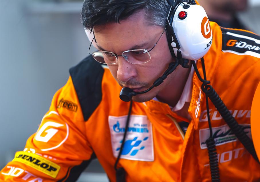 Главный инженер команды G-Drive Racing Дэвид Лич – человек, который знает о гоночных машинах если не все, то почти все. Он работал в компании Zytek и занимался разработкой прототипа Z11SN, который позже переименовали в Gibson 015S и который выигрывал Ле-Ман в категории LMP2. Помимо этого, Лич был сотрудником команд Формулы-1 Lotus и Mercedes-AMG.