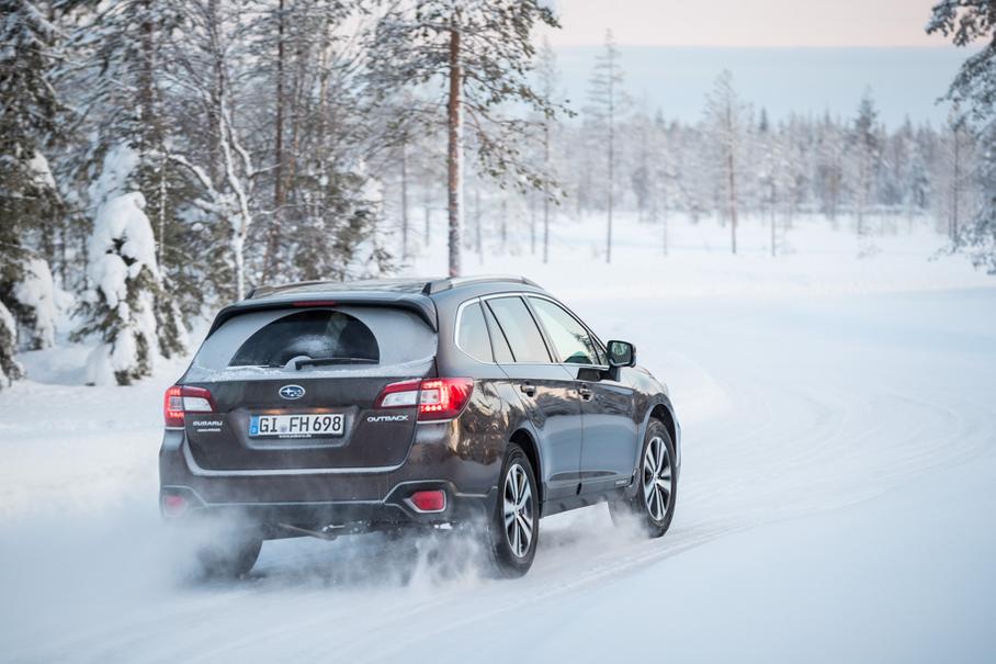 За счет цепи с более коротким звеном у вариатора увеличен диапазон передаточных чисел, что, как уверяют инженеры, должно снизить расход топлива. Паспортные данные, правда, не изменились: тут все те же 7,7 литра на сотню в смешанном цикле, 6,3 по трассе и 10 ровно – в городе.