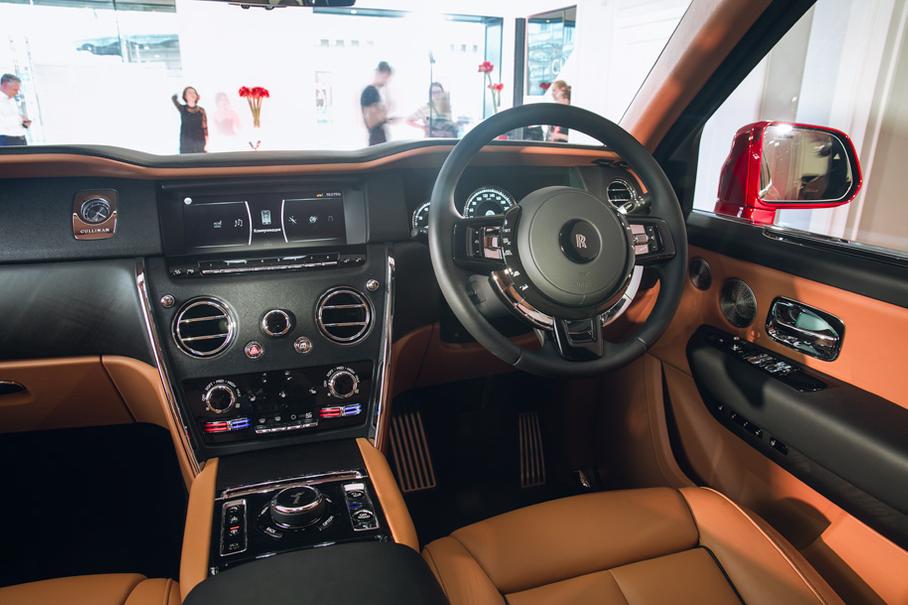 Rolls-Royce Cullinan: первый контакт