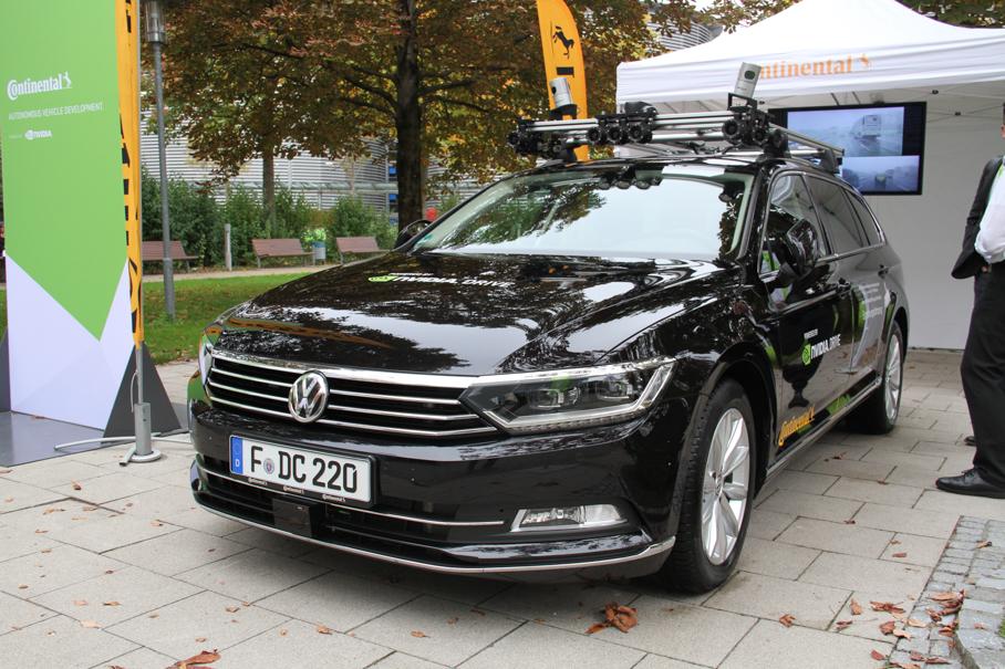Опытный автопилот компании Continental на универсале Volkswagen Passat: двенадцать видеокамер и два лидара на крыше, радары в бамперах