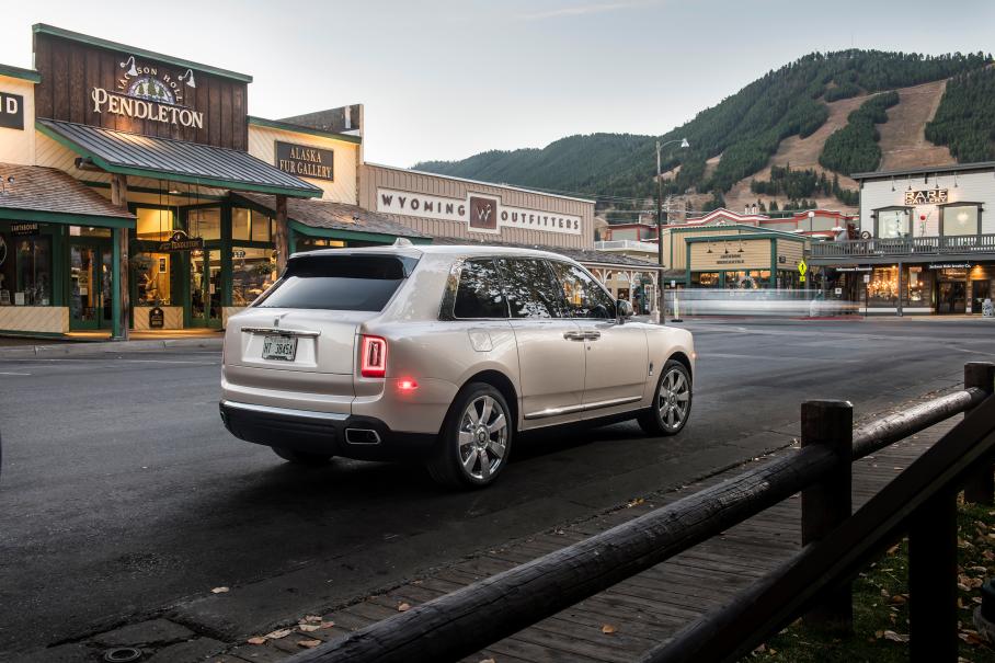  Cullinan покидает асфальт