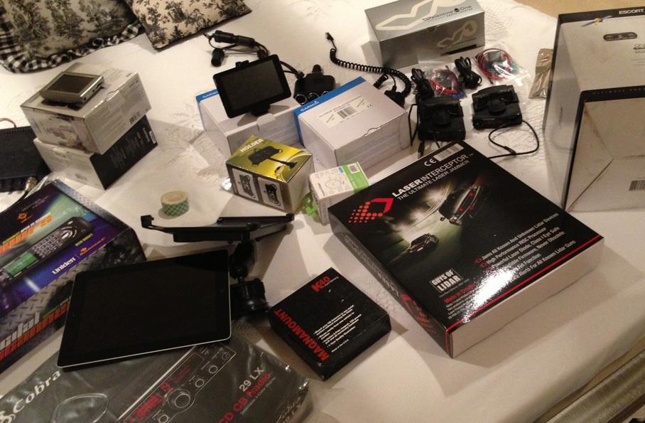 И это только часть гаджетов, которые Болиан взял с собой в дорогу!