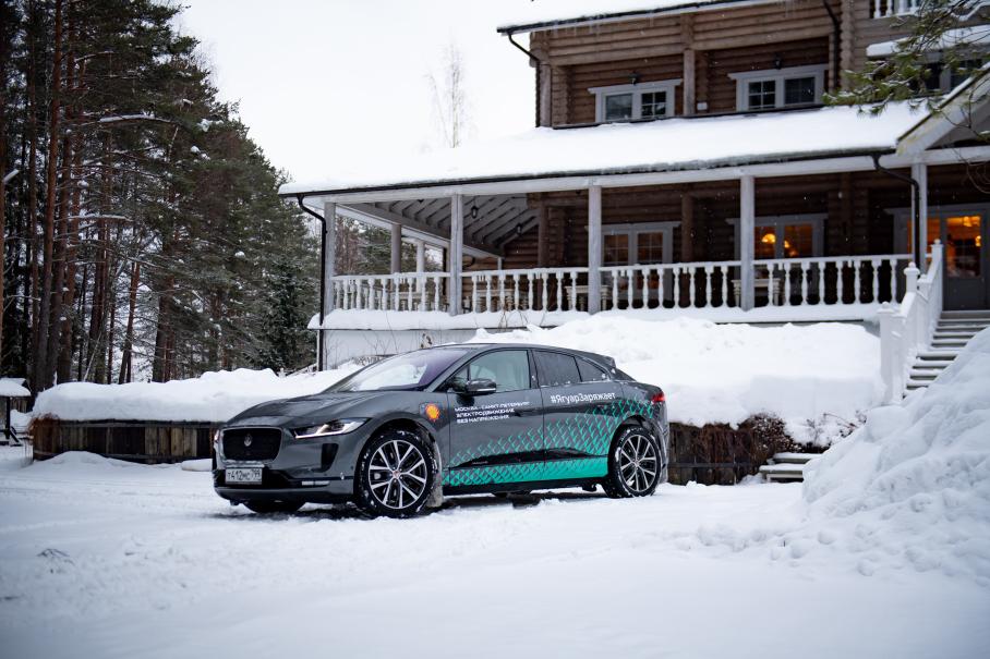 Есть зарядка от «Айпейса»?