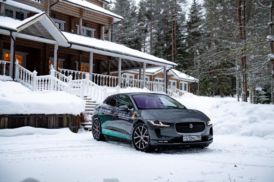 Есть зарядка от «Айпейса»?