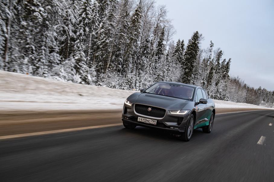 Есть зарядка от «Айпейса»?