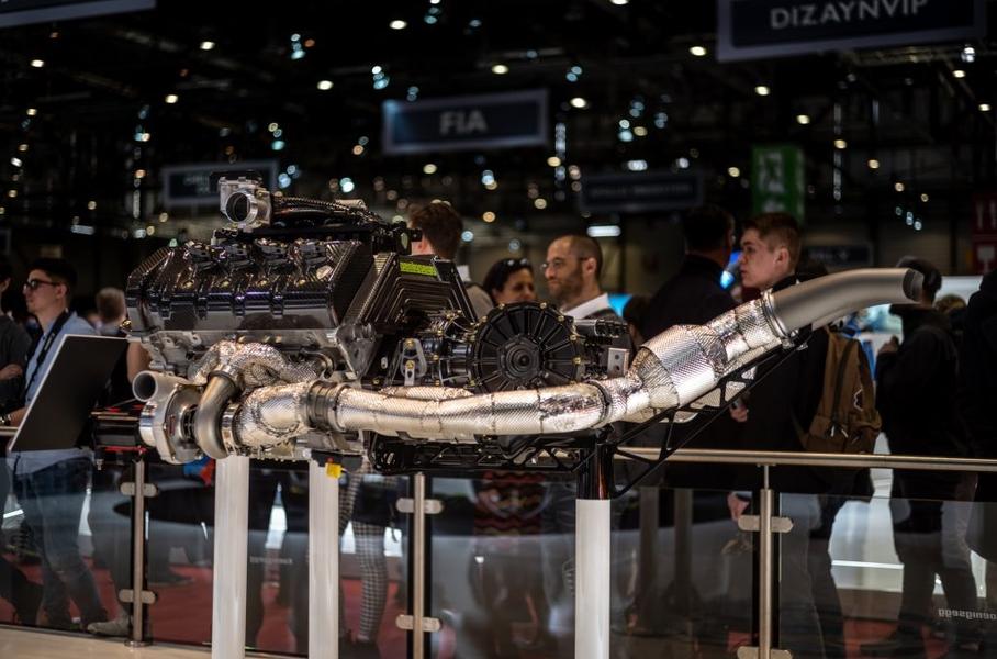 Agera, подвинься!