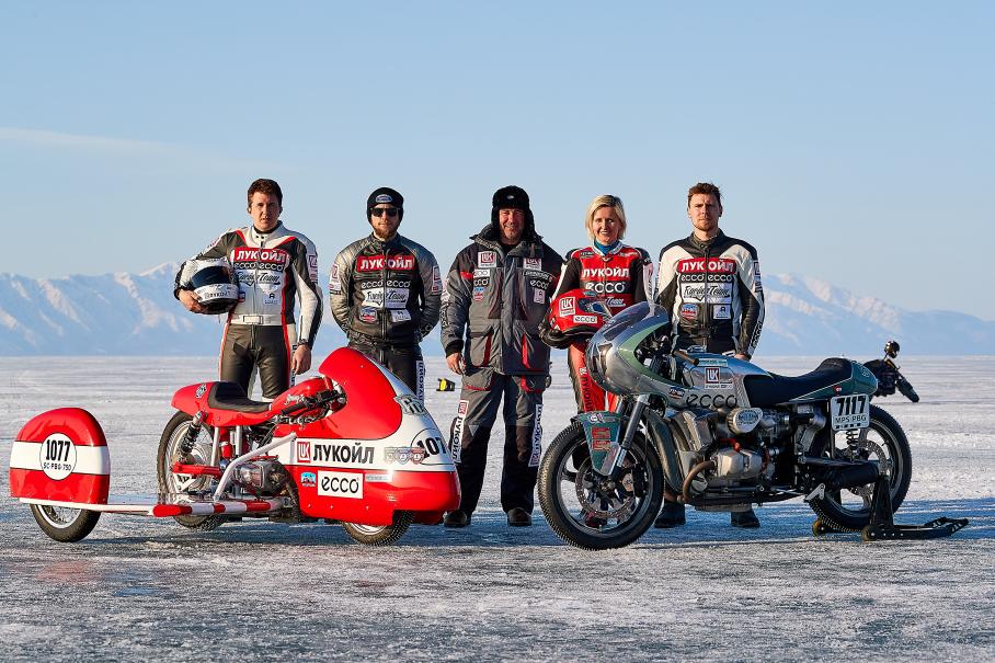 Лёд. Мотоциклы. Полный газ