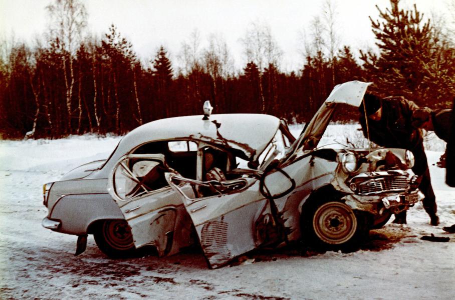 Разбитая техничка советской команды