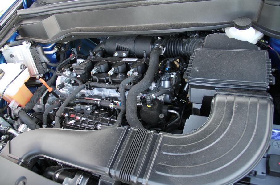 190 сил двухлитрового мотора кажутся не слишком сильными, зато он отличается ровным дружелюбным характером