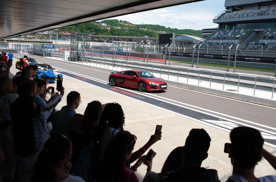 Дрифт, спорткары и музей