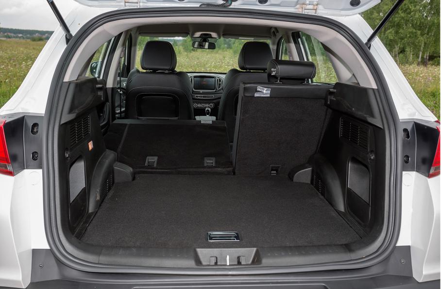 Объем багажника — 414–1100 литров. Под полом — запасное колесо-докатка