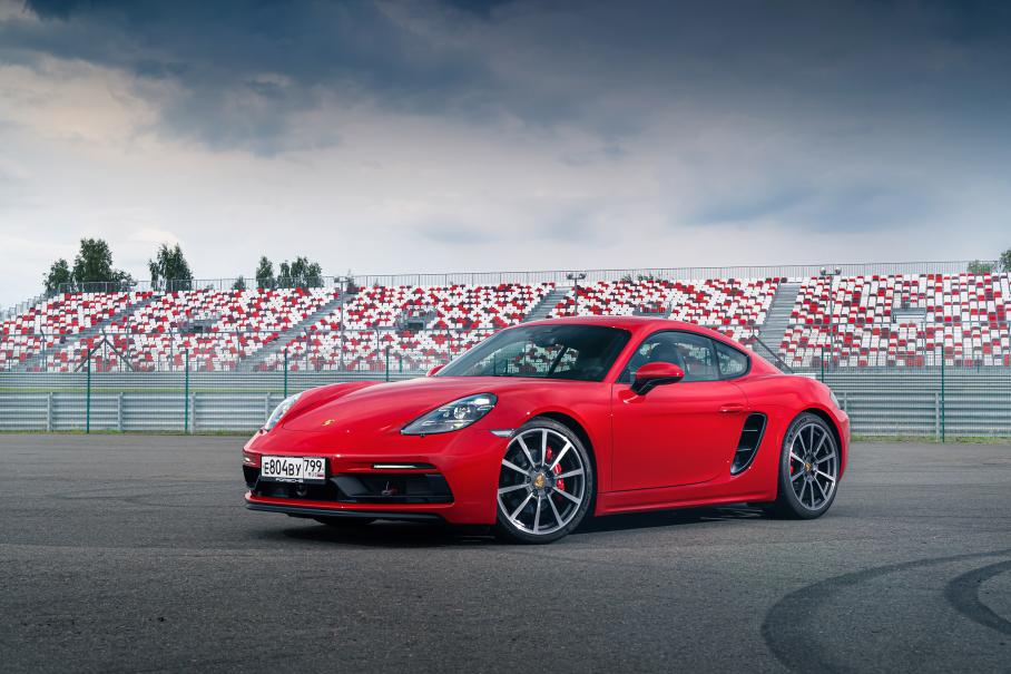 Нынешний «семьсот восемнадцатый» Cayman с заводским индексом 982 — результат глубокой модернизации машины предыдущего поколения. У кузова прежний каркас, однако почти все внешние детали новые