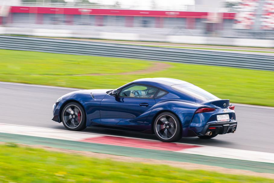 Toyota Supra против Porsche 718 Cayman GTS