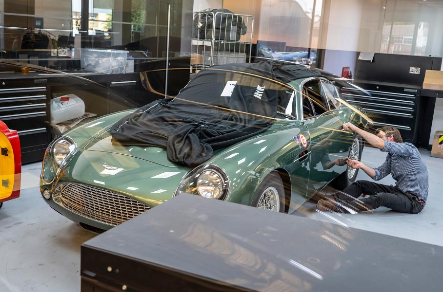 Смотрим, как собирают старые и новые Aston Martin