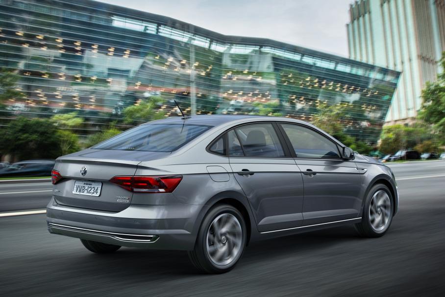 Теперь мы точно знаем, что бразильский седан [Volkswagen Virtus](/news/vwpologts-06-11-2018.htm) не станет российским Polo. Во-первых это никакой не лифтбэк, а во-вторых у него есть третье боковое окошко, как на [новой Джетте](/testdrives/volkswagen-jetta.htm). Оконная линия Polo иная.