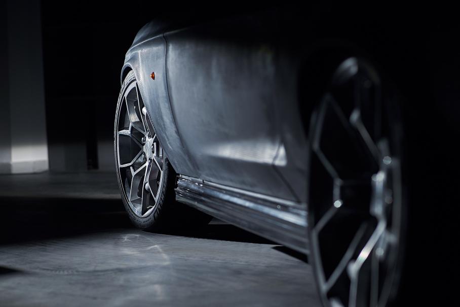 Дух американской классики в электрическом спорткаре из России