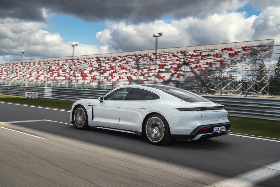 После поездки на «Тайкане» я затрудняюсь вспомнить другой столь же комплексно динамичный автомобиль массой больше 2 тонн