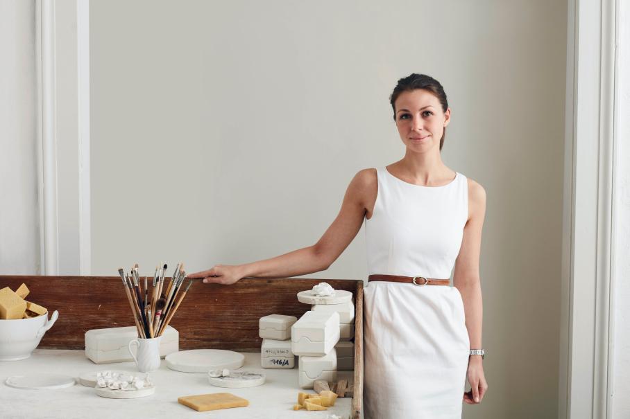 Сина Мария Эггл родилась в Германии. Она закончила Мюнхенский университет прикладных наук по специальности «промышленный дизайн/дизайн средств транспорта». Ей 29 лет.