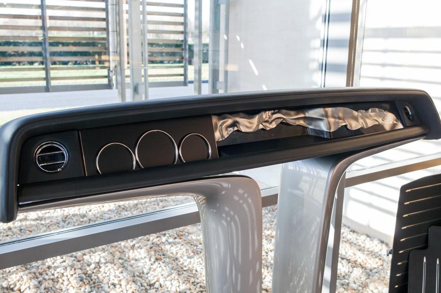 Как придумали главную дизайнерскую «фишку» Rolls-Royce Phantom