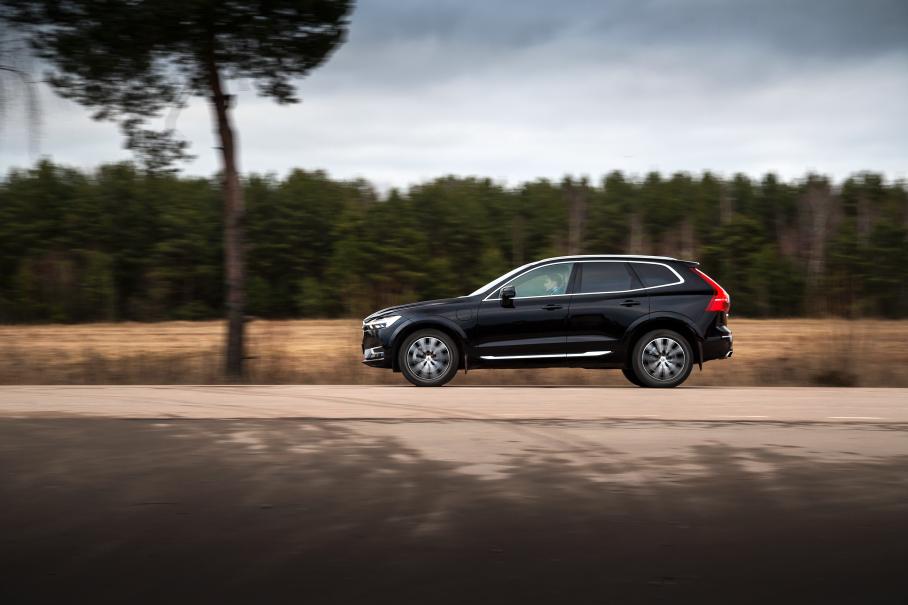 Тест 407-сильного (и очень дорогого) гибрида Volvo XC60