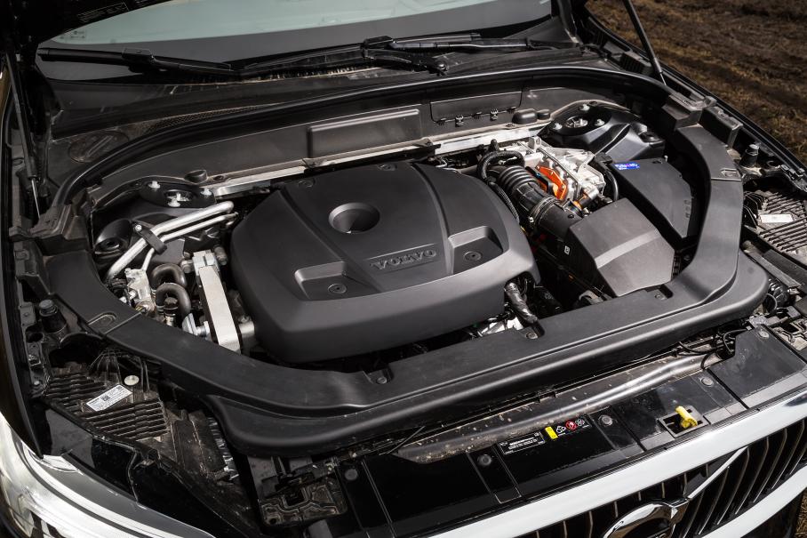 Тест 407-сильного (и очень дорогого) гибрида Volvo XC60