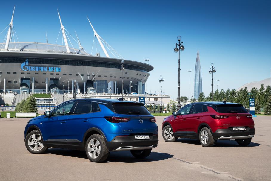 Гарантия на Opel — три года или 100 000 километров. Межсервисный пробег — 10 000 километров. Первое ТО обойдется в 12 500 рублей, а второе — в 18 300 рублей. Все машины собирают в Германии, в городе Айзенах.