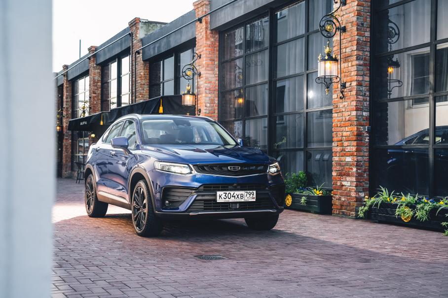 Облик кроссовера создали выходцы из Volvo — Питер Хорбери (главный по дизайну автомобилей в Geely) и его подчинённый Гай Бергойн, ответственный конкретно за внешность Tugella