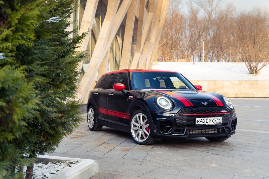 Тестируем самый быстрый Mini. И это... шестидверный универсал