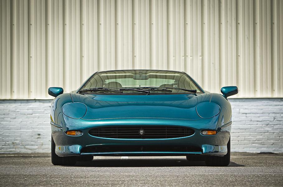 Jaguar XJ220