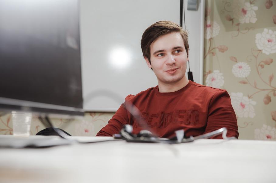 Борис Закиров пишет каверзные вопросы и тексты ответов. Иногда даже делает это совсем без ошибок