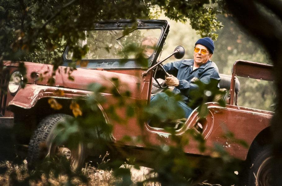 Экс-президент США Рональд Рейган и его Jeep CJ-8 Scrambler