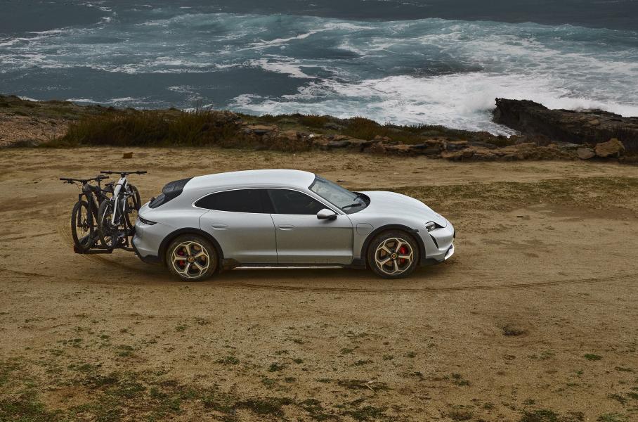 Porsche Taycan Cross Turismo: практичность на батарейках
