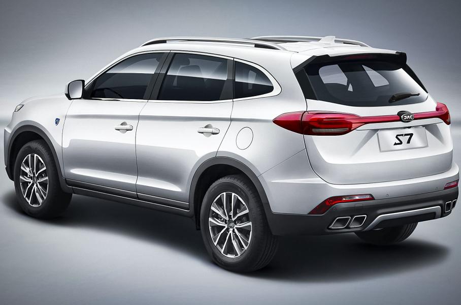 Габариты кроссовера — 4776х1760х1900 миллиметров