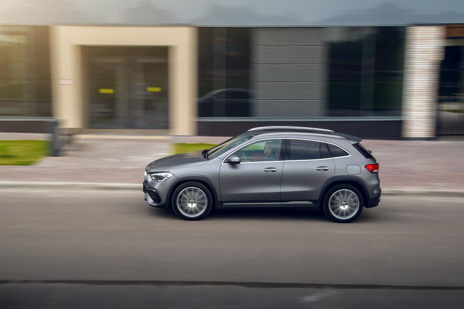 Мал, удал и дорог: удивляемся цене Мерседеса GLA