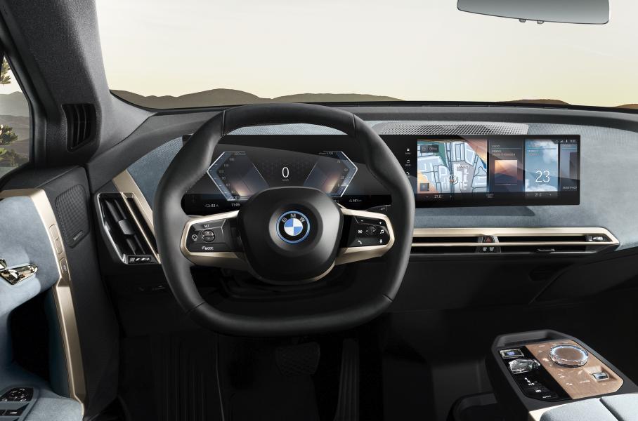BMW iDrive 8: мультимедиа будущего
