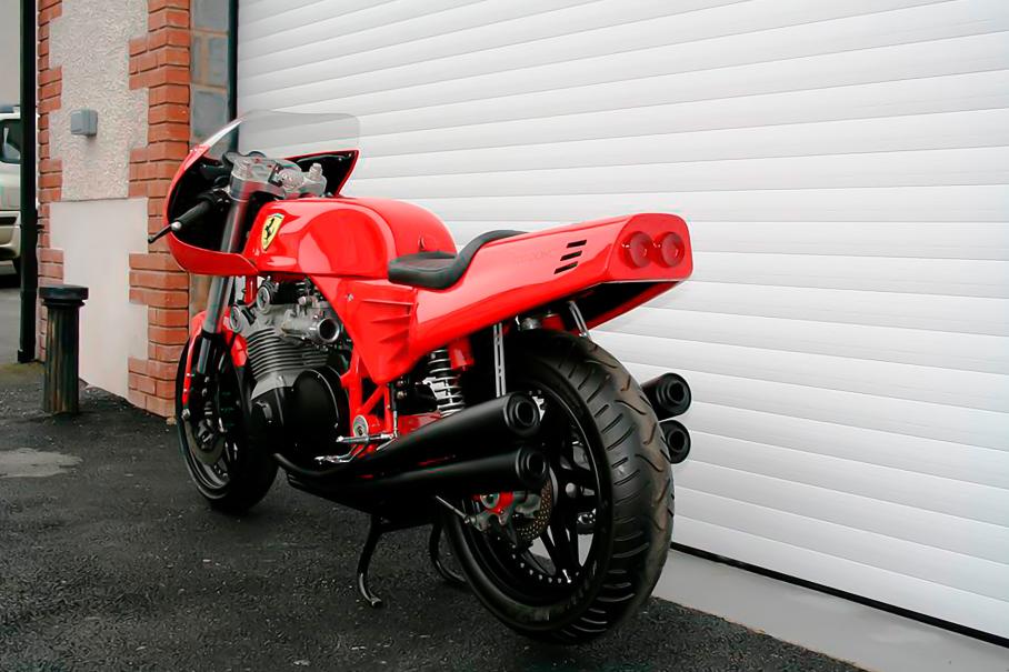 Безумные мотоциклы от автомобильных брендов