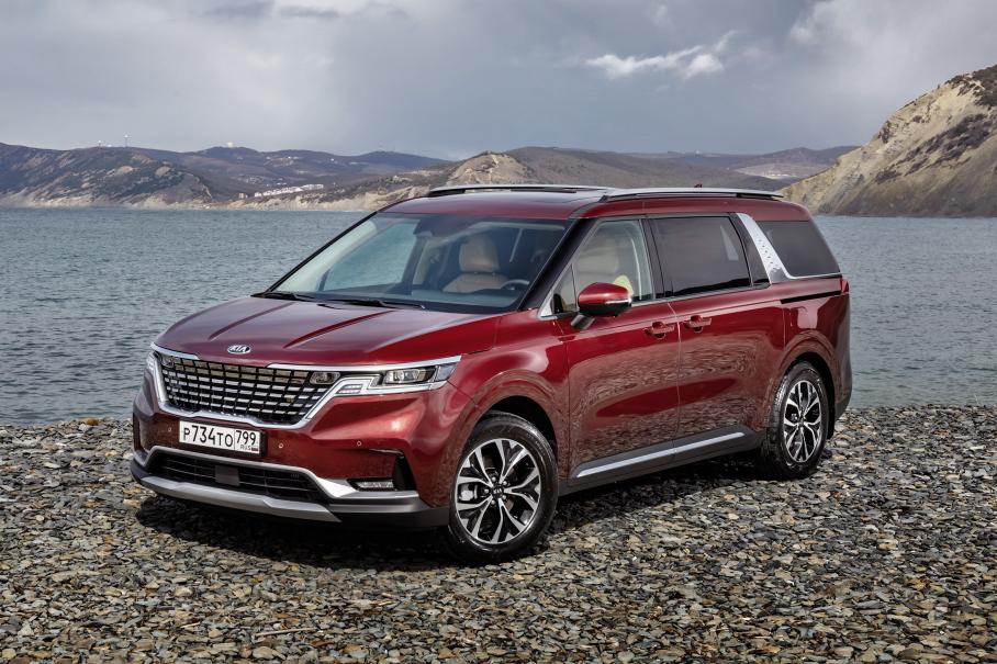 Для модели доступно семь цветов окраски кузова и два вида дисков — 17- и 18-дюймовые