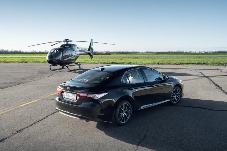 Два литра и вариатор: знакомимся с обновленной Toyota Camry