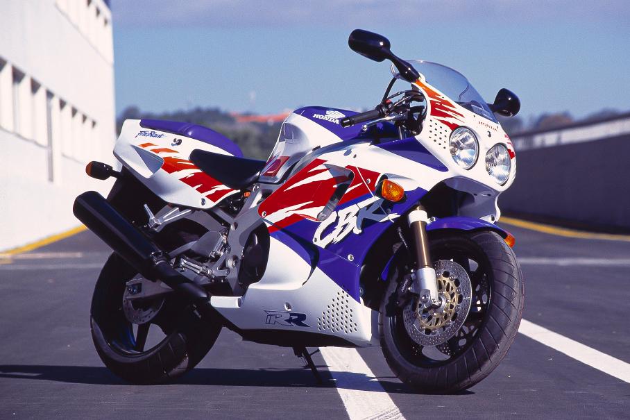 Honda CBR900RR Fireblade 1992–1993 годов