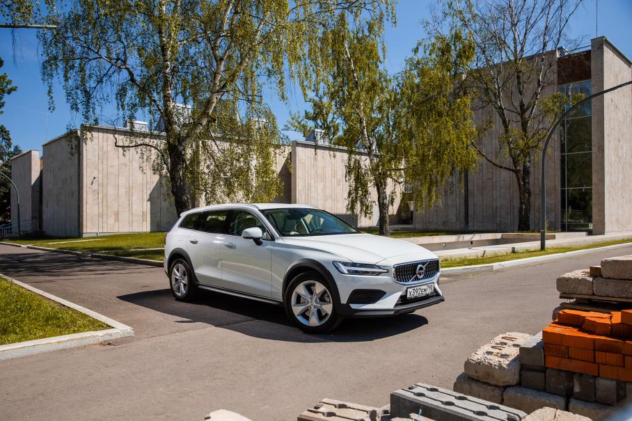 Детально изучаем Volvo V60 Cross Country на длительном тесте