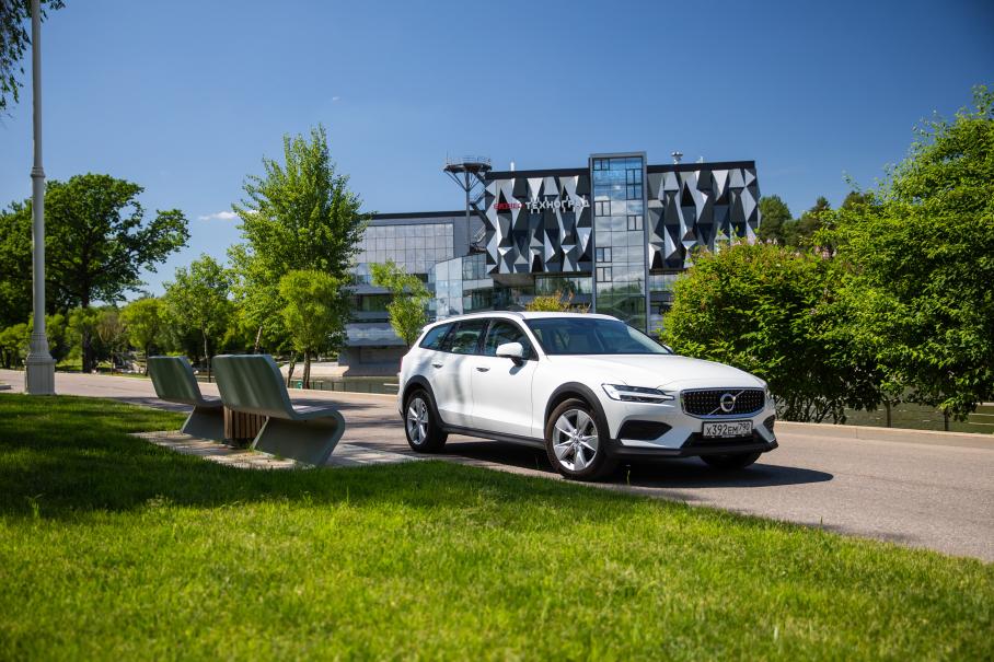 Детально изучаем Volvo V60 Cross Country на длительном тесте