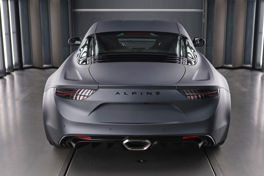 Alpine A110: наследник французcкой легенды бросает вызов Porsche