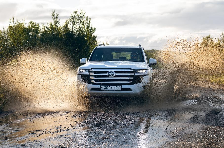 Toyota Land Cruiser 300 — тест-драйв главной новинки года