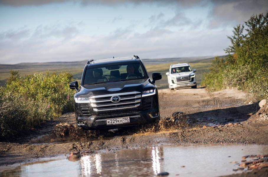 Toyota Land Cruiser 300 — тест-драйв главной новинки года