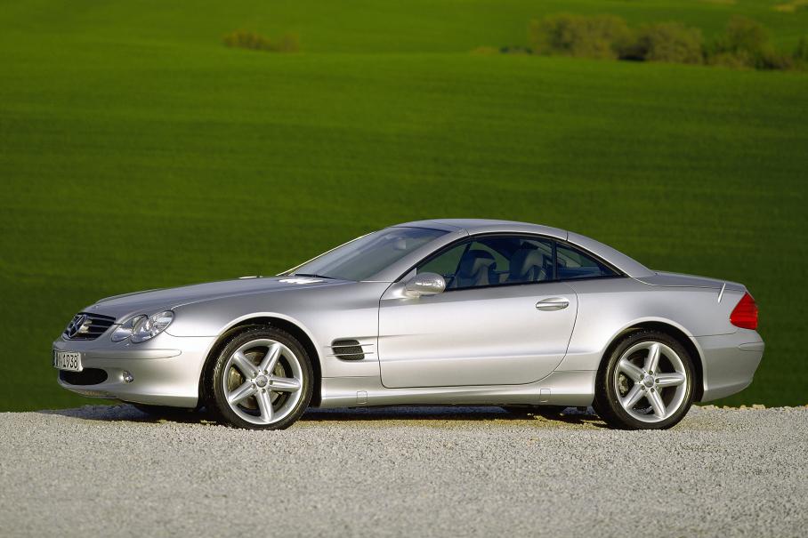 С закрытой крышей элегантный SL выглядел как полноценное купе — и без сомнений таковым являлся