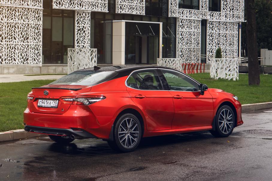 Взяли Toyota Camry на длительный тест