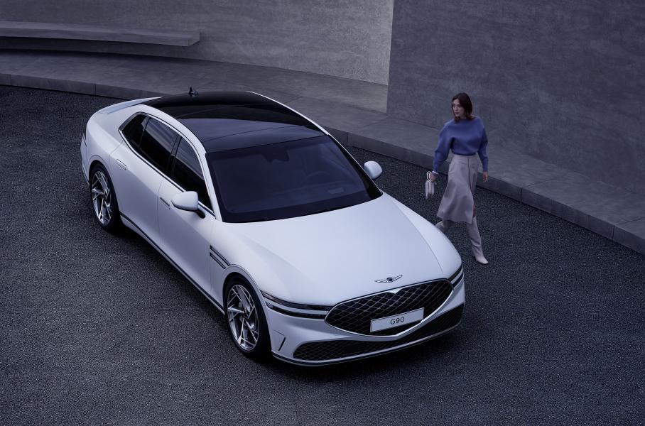 Представлен новый Genesis G90: «умные» сиденья, полноуправляемое шасси и отделка из макулатуры