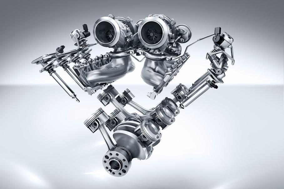 Два турбокомпрессора в развале блока «восьмерки» суперкара Mercedes-AMG GT S