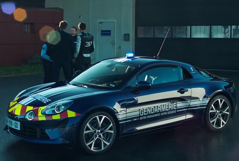 Видео: пилот «Формулы-1» раздает боком на полицейском спорткаре