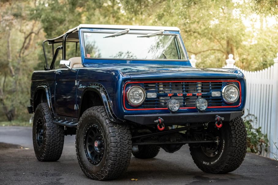 Экс-чемпион «Формулы-1» выставил на продажу 52-летний внедорожник